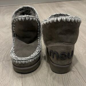 Mou Grey Suede Sheepskin Boots with Contrast Stitching (US 7.5)